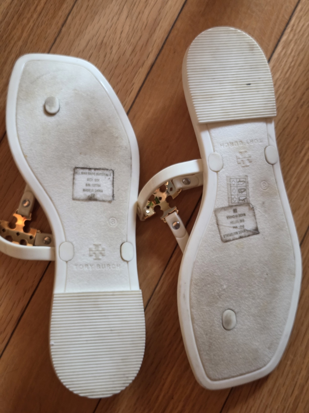 Tory Burch Cream With Gold Logo Hardware - Picture 4 of 4